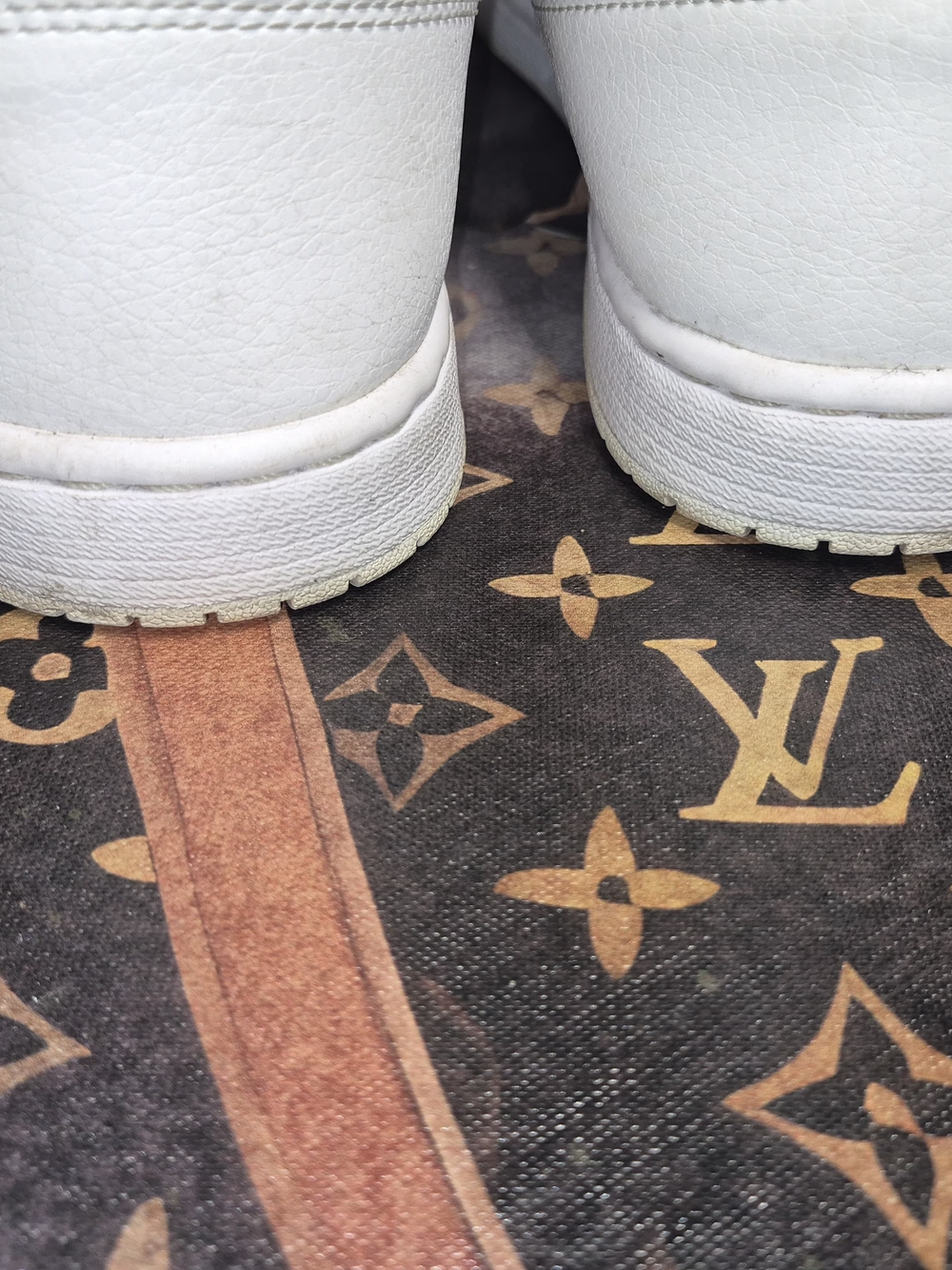 Air Jordan Style High-Top Sneakers in White/Black with Red Jumpman - Picture 4 of 5